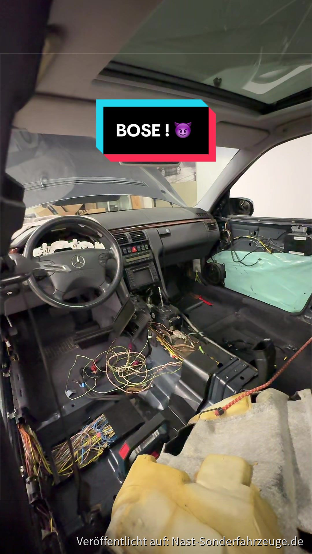 Nachrüstung Bose-System im S210 ist erledigt! Zusätzlich haben wir noch den originalen sechsfach CD-Wechsler eingebaut