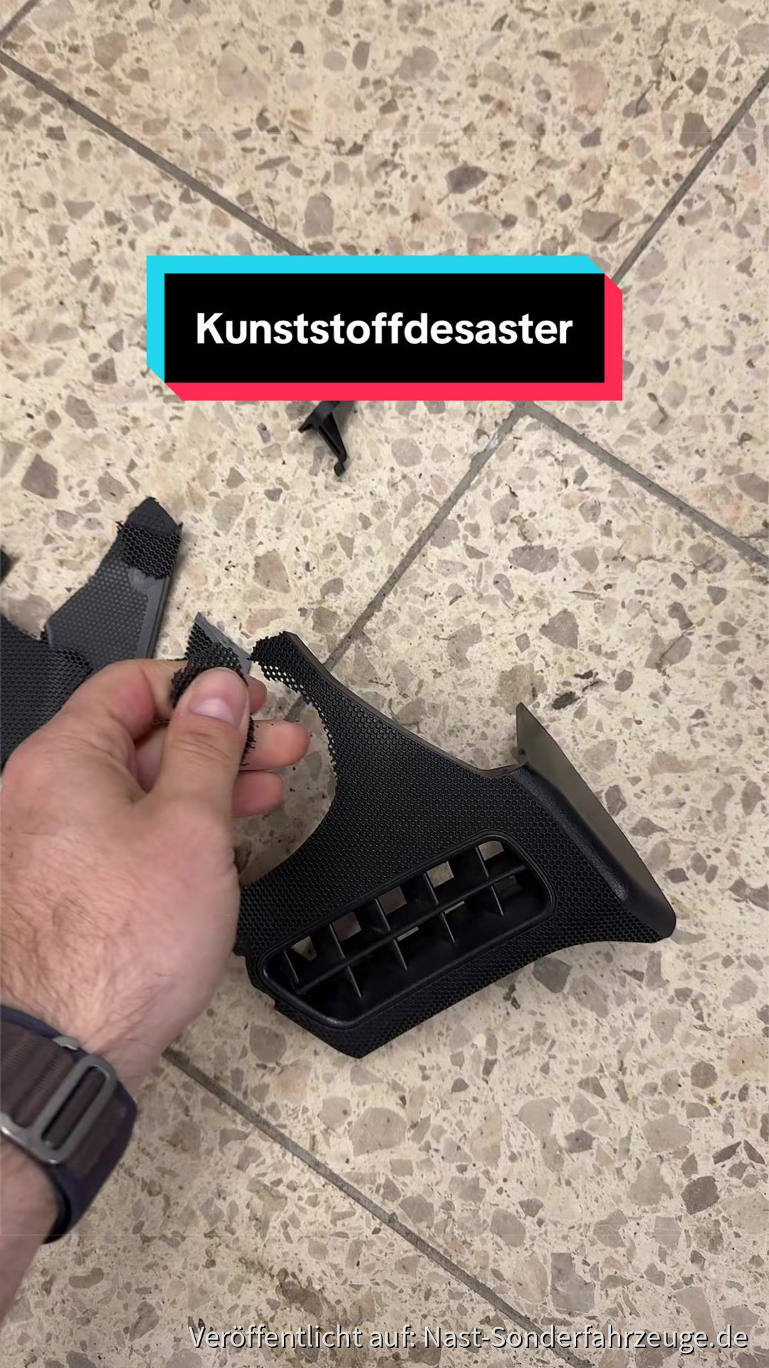 Spröder Kunststoff wohin das Auge reicht! #s210 #mercedes #mbbaureihende #vogelaugenahorn